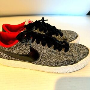 Nike Women’s 8  Low Blazers Sneakers